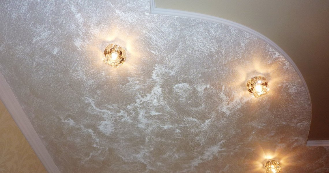 Как правильно красить потолок водоэмульсионной краской